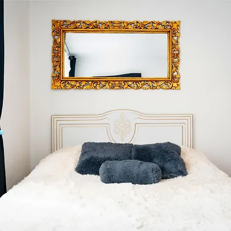 Royal Roses Daire Prag