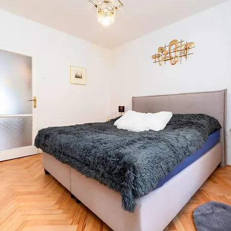 Apartament Royal Roses *